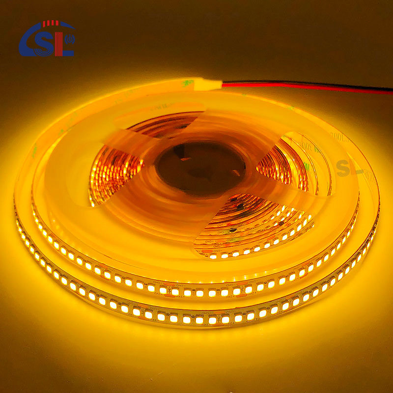 DC12V 24V SMD2835 Electroplate PCB 240Ds 8mm Ra 80 3000K LED Light Strip para uso residencial