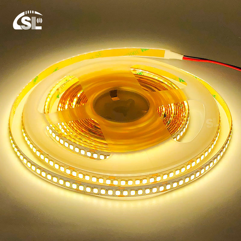 DC12V 24V SMD2835 Electroplate PCB 240Ds 8mm Ra 80 4000K LED Light Strip para uso residencial